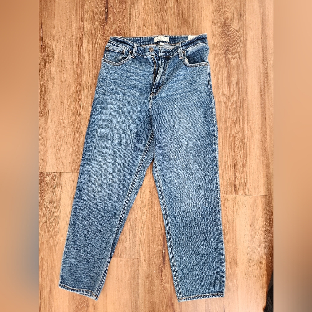 Abercrombie size 29 the mom high rise jean